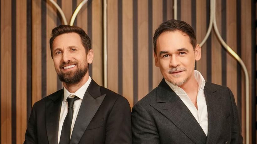 Răzvan şi Dani pornesc în căutarea celei mai sexy mămici, în cadrul celei de-a 10-a ediții a concursului cu acelaşi nume