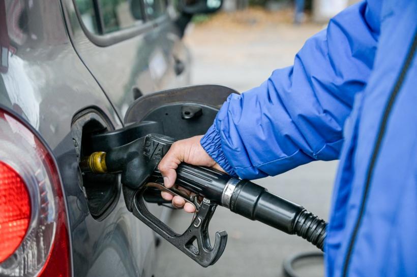 7 din 10 lei plătiți la pompă merg la stat: de ce prețul carburanților în România este în primul rând o problemă fiscală