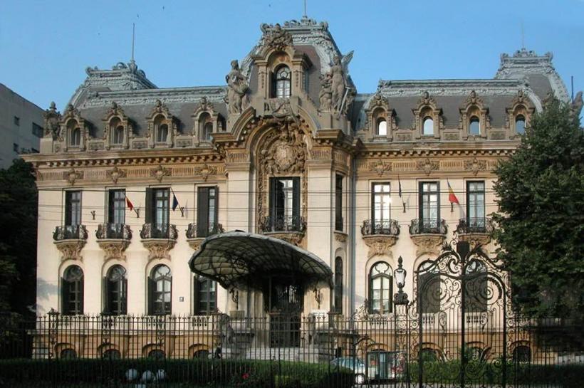 Obiecte de patrimoniu, păstrate în containere de 4 ani la Muzeul Enescu 18998248