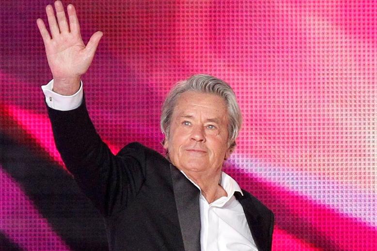 S-a încheiat disputa pe averea lui Alain Delon? Decizia neașteptată a fiului său