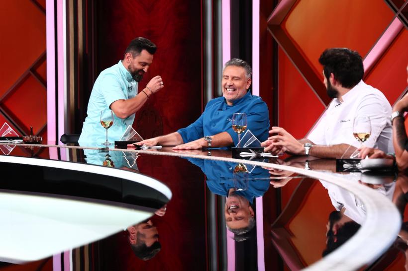 Chefi la cuțite, lider de audiență. Chef Richard i-a oferit aseară cuțitul de aur lui Alexandru Dodoaia. Diseară, Monica Tatoiu vine la degustarea amuletei 18998308