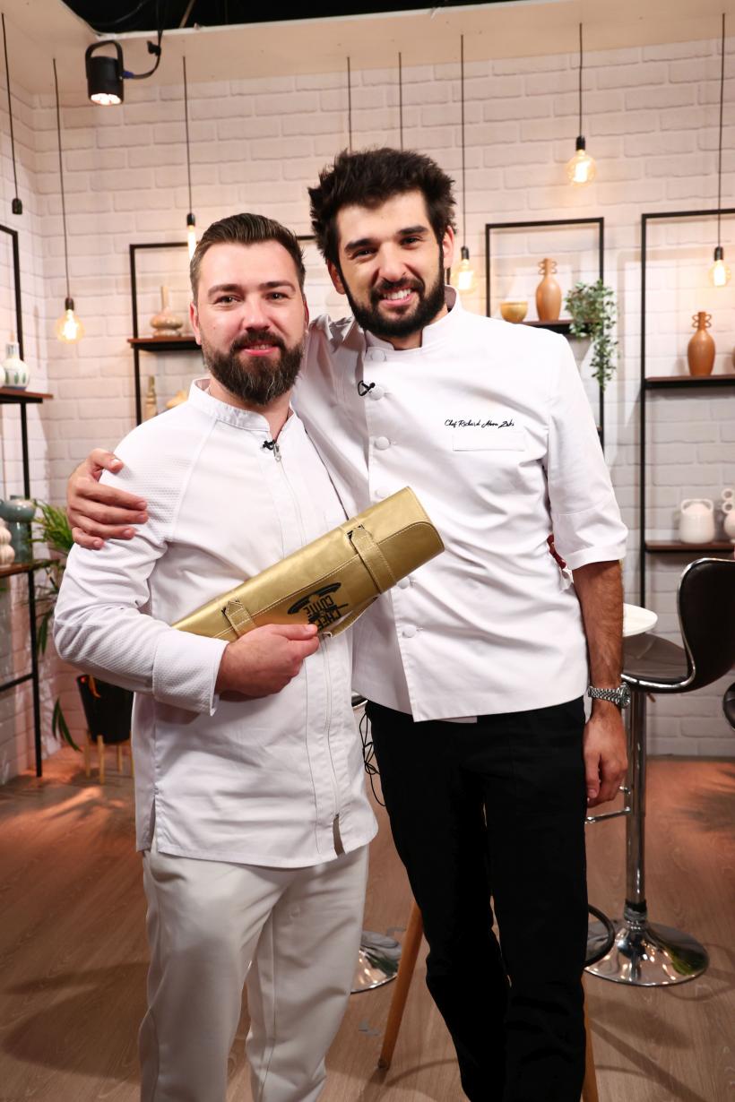Chefi la cuțite, lider de audiență. Chef Richard i-a oferit aseară cuțitul de aur lui Alexandru Dodoaia. Diseară, Monica Tatoiu vine la degustarea amuletei 18998309