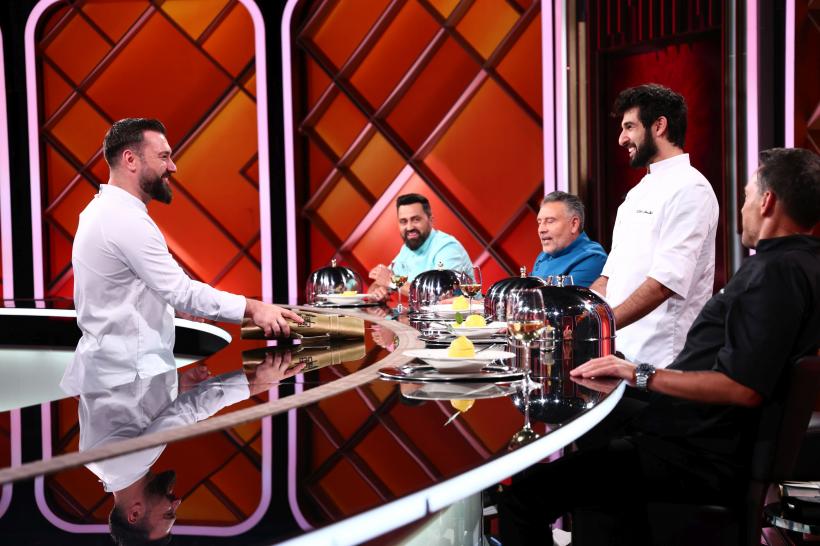 Chefi la cuțite, lider de audiență. Chef Richard i-a oferit aseară cuțitul de aur lui Alexandru Dodoaia. Diseară, Monica Tatoiu vine la degustarea amuletei 18998311