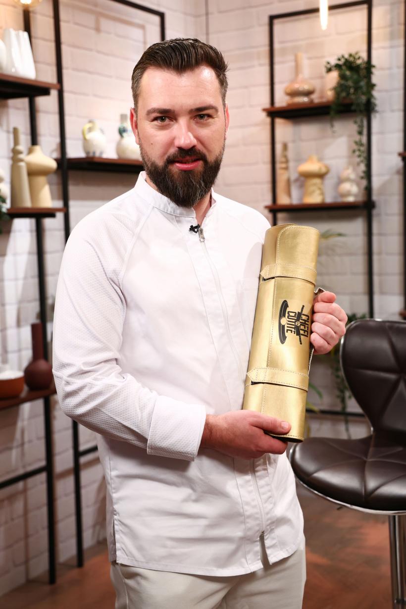 Chefi la cuțite, lider de audiență. Chef Richard i-a oferit aseară cuțitul de aur lui Alexandru Dodoaia. Diseară, Monica Tatoiu vine la degustarea amuletei 18998313