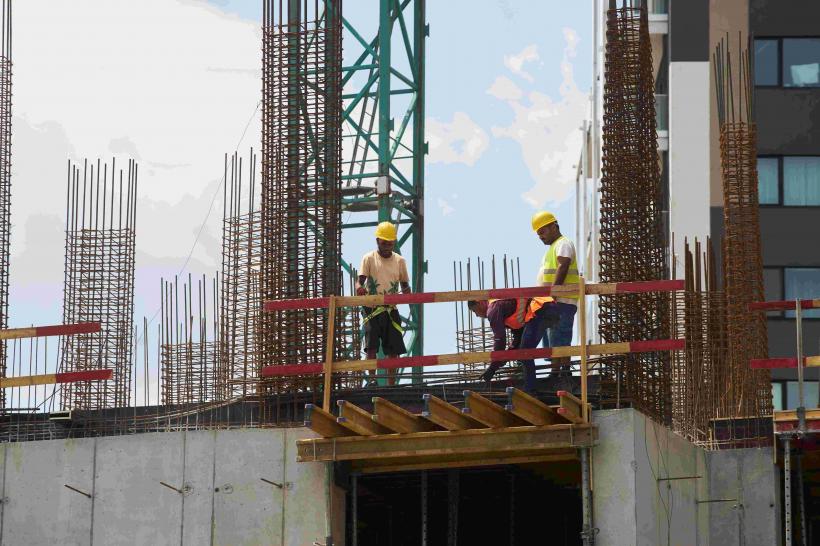 Modelul de dezvoltare bazat pe consum se clatină, dar petrolul scump umple vistieria statului 18998224