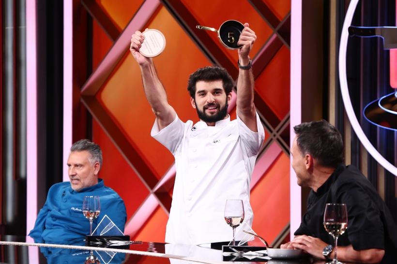 Chefi la cuțite, lider de audiență. Chef Richard a câștigat aseară amuleta. Diseară: Micutzu vine la degustare, iar jurații intră într-un conflict puternic la sesiunea de gătit 18998489
