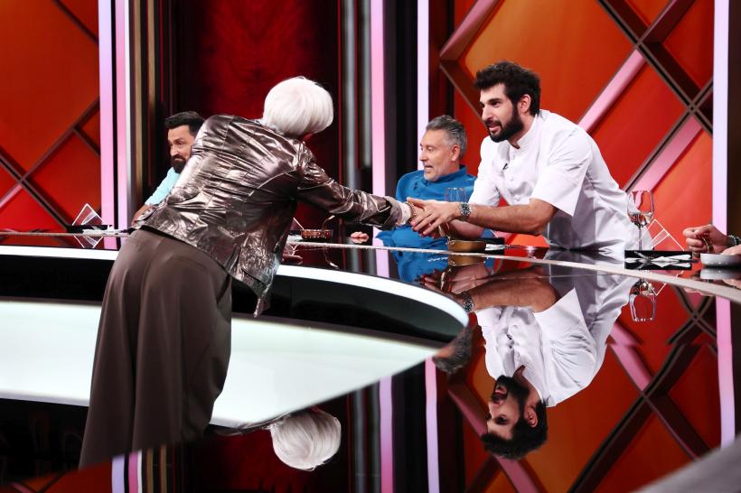 Chefi la cuțite, lider de audiență. Chef Richard a câștigat aseară amuleta. Diseară: Micutzu vine la degustare, iar jurații intră într-un conflict puternic la sesiunea de gătit 18998491