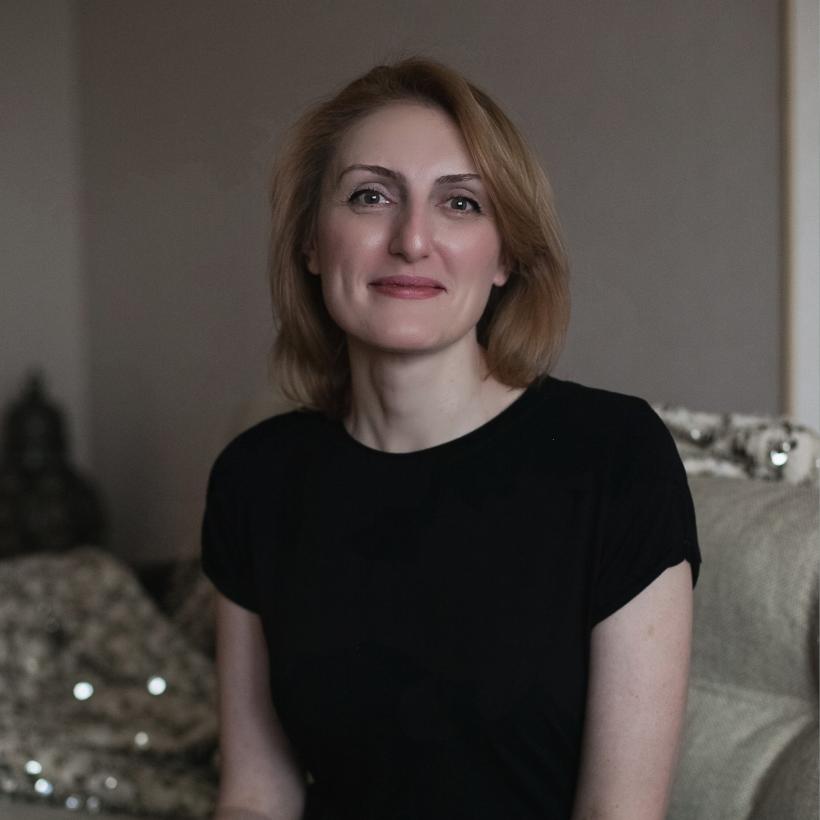 „Sunt ca un copil năzdrăvan care-și dezgroapă secretele doar când simte că prezentul îl copleșește” 18998338