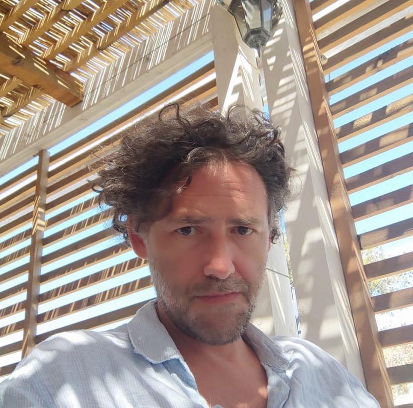 „Sunt ca un copil năzdrăvan care-și dezgroapă secretele doar când simte că prezentul îl copleșește” 18998342