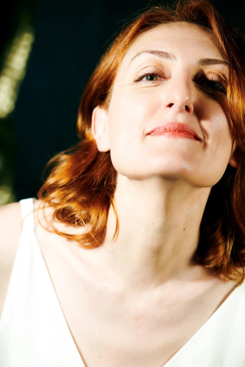 „Sunt ca un copil năzdrăvan care-și dezgroapă secretele doar când simte că prezentul îl copleșește” 18998343