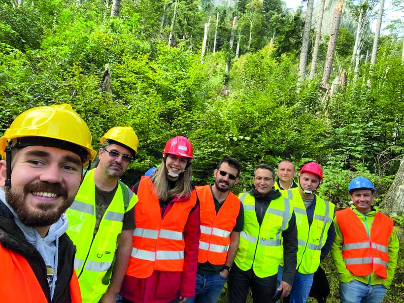 Pădurarii s-au organizat în echipă de paparazzi și au strâns dovezi despre viitorul director al Romsilva