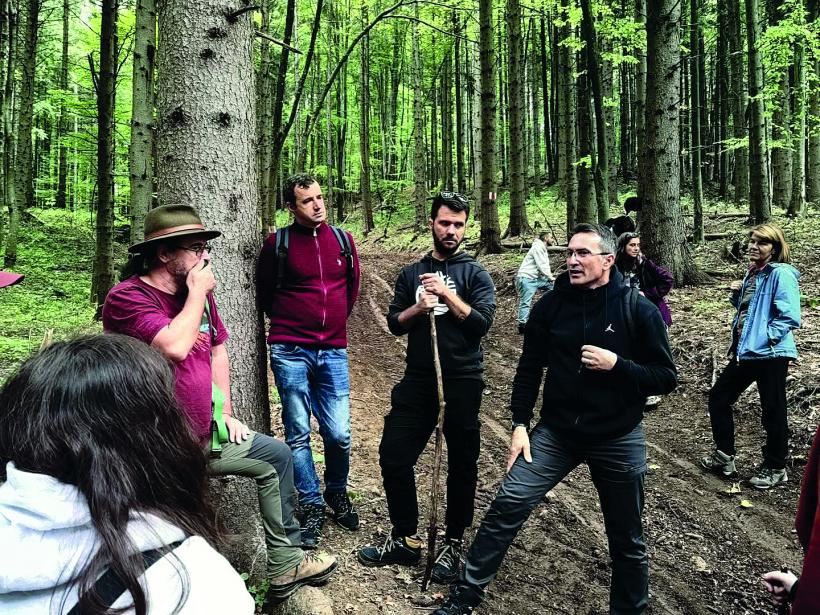 Pădurarii s-au organizat în echipă de paparazzi și au strâns dovezi despre viitorul director al Romsilva 18998380