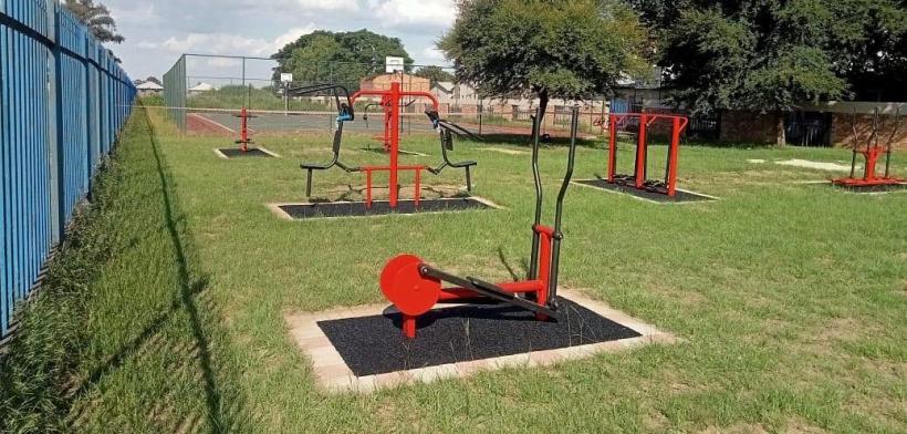 Primăria lui Boc a mai comis-o o dată. A cumpărat încă un rând de aparate de fitness în aer liber, de la aceeași firmă de casă