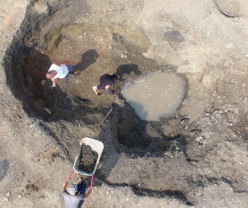 Secretul îngropat de 2.000 de ani în Mureș: ce au găsit arheologii într-o cisternă romană