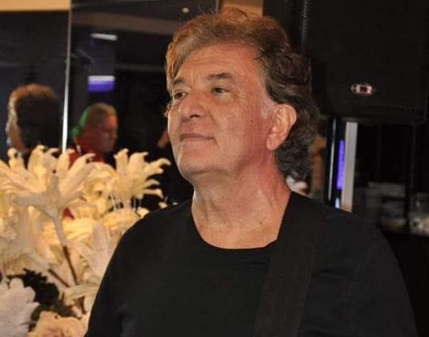 Fanii Holograf, în doliu: A murit Iulian "Mugurel" Vrabete, basistul trupei 