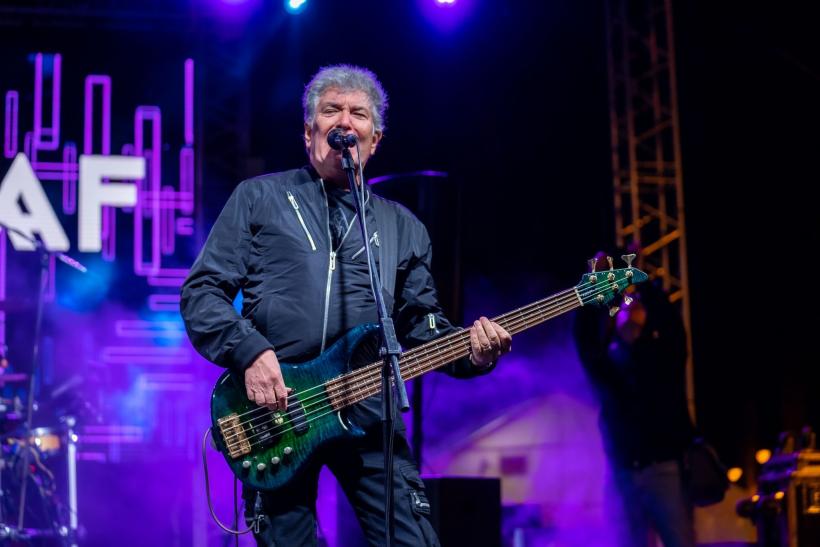 Fanii Holograf, în doliu: A murit Iulian "Mugurel" Vrabete, basistul trupei  18998628