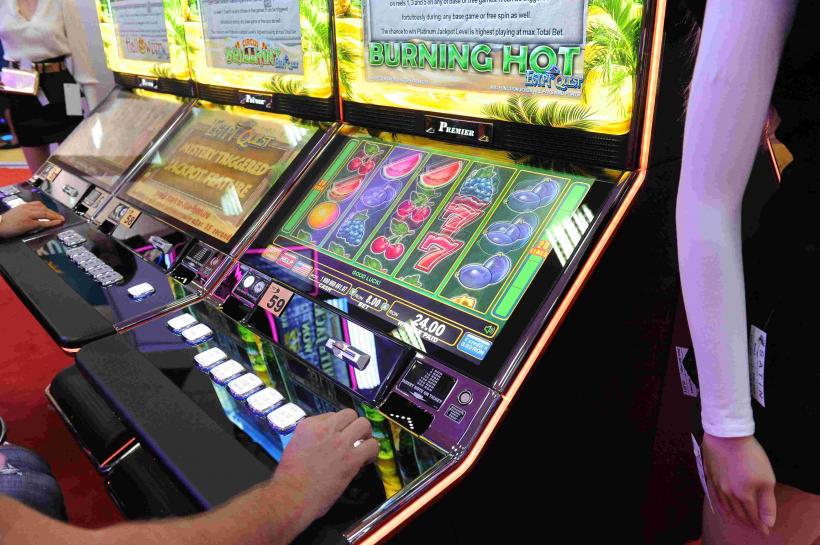 Guvernul, pregătit să ne rupă în amenzi. Cât strânge statul din „păcatele” românilor