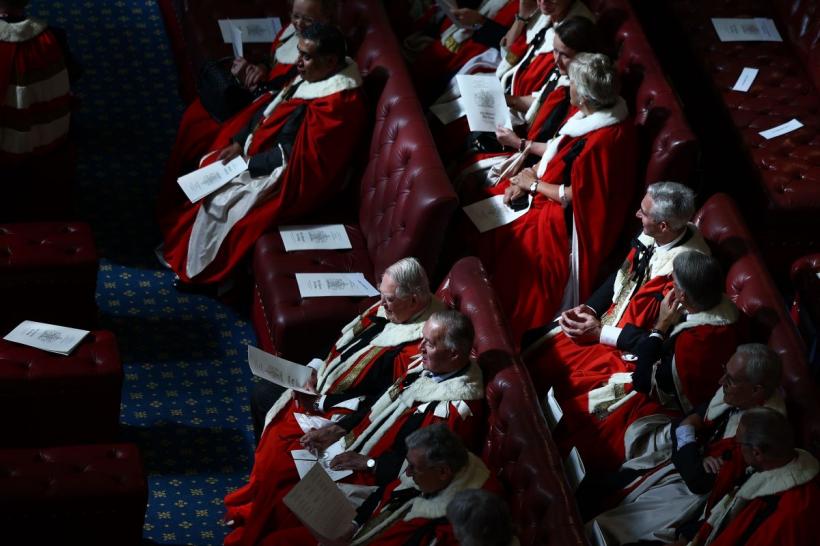 Schimbare uriașă în politica britanică: Aristocrații ereditari ies din Camera Lorzilor