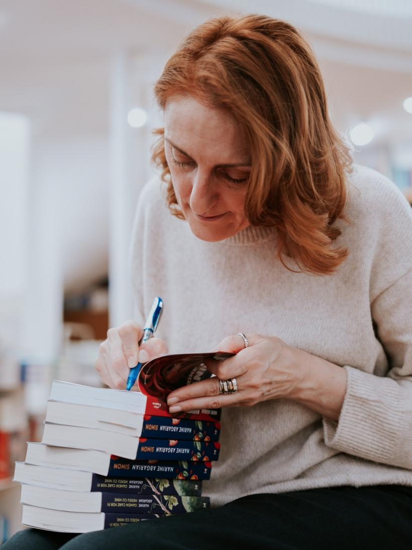 Narine Abgarian: „Exist între două mari frici: frica de clipa când mă voi opri din scris și frica de a nu ști să mă opresc la timp” 18998539