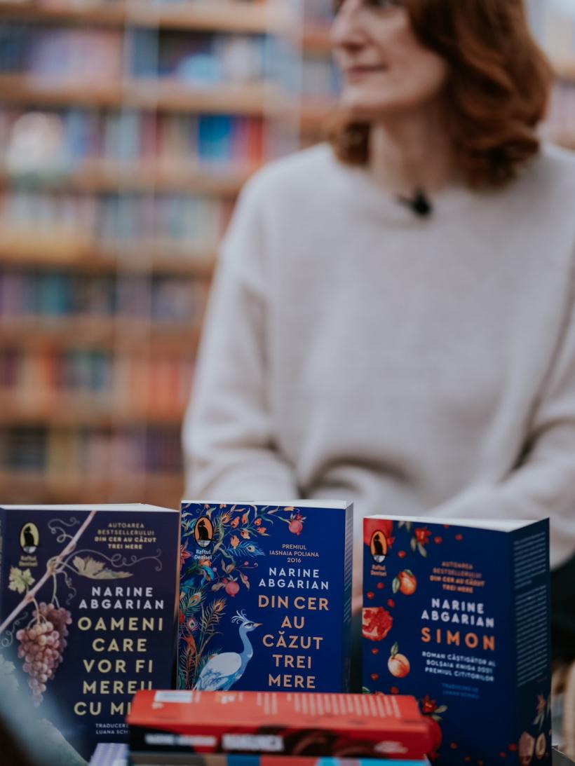 Narine Abgarian: „Exist între două mari frici: frica de clipa când mă voi opri din scris și frica de a nu ști să mă opresc la timp” 18998540