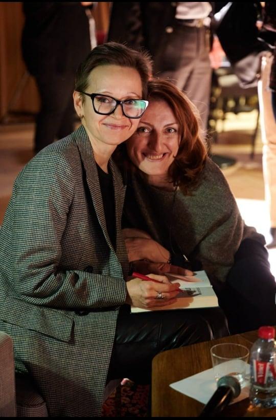 Narine Abgarian: „Exist între două mari frici: frica de clipa când mă voi opri din scris și frica de a nu ști să mă opresc la timp” 18998542