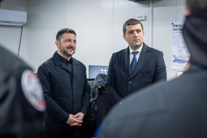 Volodimir Zelenski, în vizită la Baza 86 Aeriană "Locotenent aviator Gheorghe Mociorniţă" 18998764