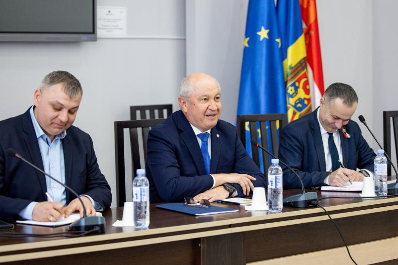 Guvernul Moldovei taie cheltuielile: instituțiile trebuie să reducă transportul cu 20%