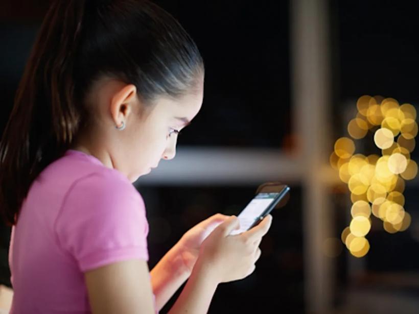 Dependența de telefon și rețele sociale: Secretul din spatele „scroll-ului” 