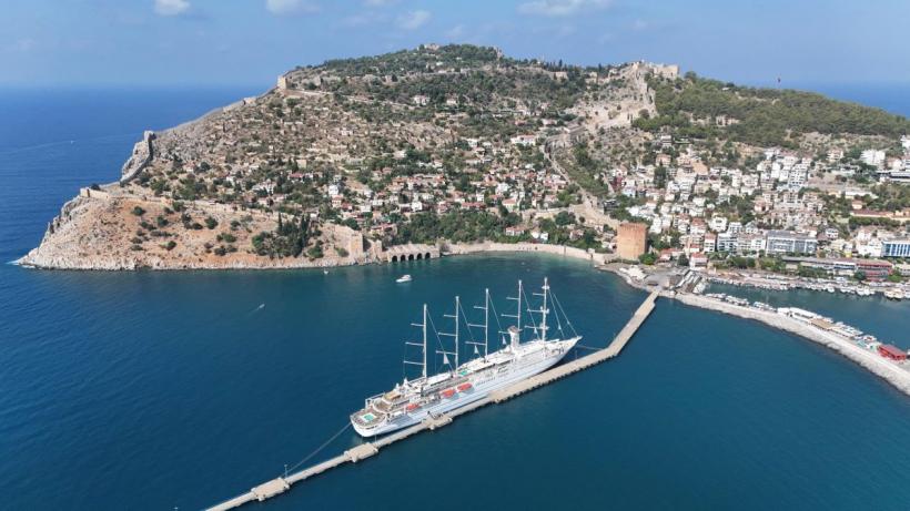 Este sigur să călătorești în Turcia în 2026? Adevărul despre vacanțele din Istanbul și Riviera Turcească, în plin conflict regional