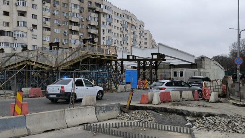 Progres major la noul pasaj din sudul Capitalei: Se lucrează la montarea scheletului metalic