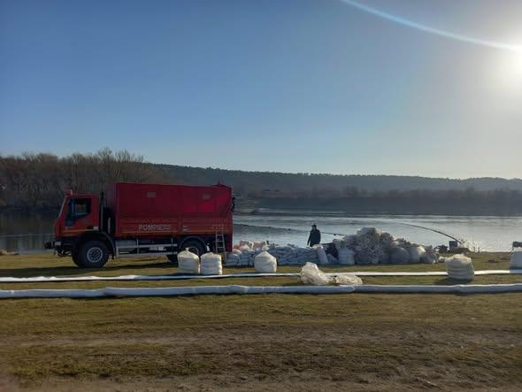 Solidaritate peste Prut: România trimite întăriri pe Nistru pentru a opri dezastrul ecologic 18998952