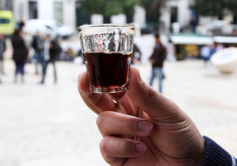 Tequila, whisky sau vin: ce se întâmplă în creierul tău când te gândești la alcool