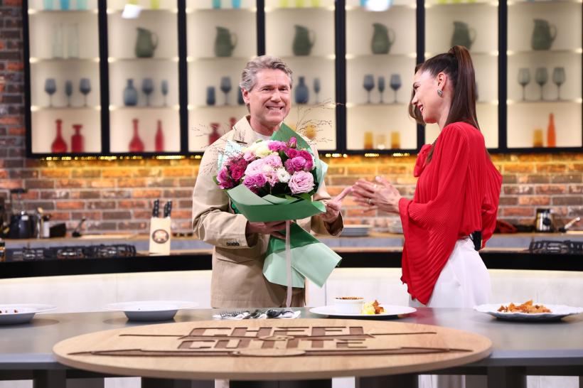 Chef Sautner oferă cuțitul de aur în ediția Chefi la cuțite de diseară, iar Florin Răducioiu vine la degustarea unei amulete puse în premieră la bătaie