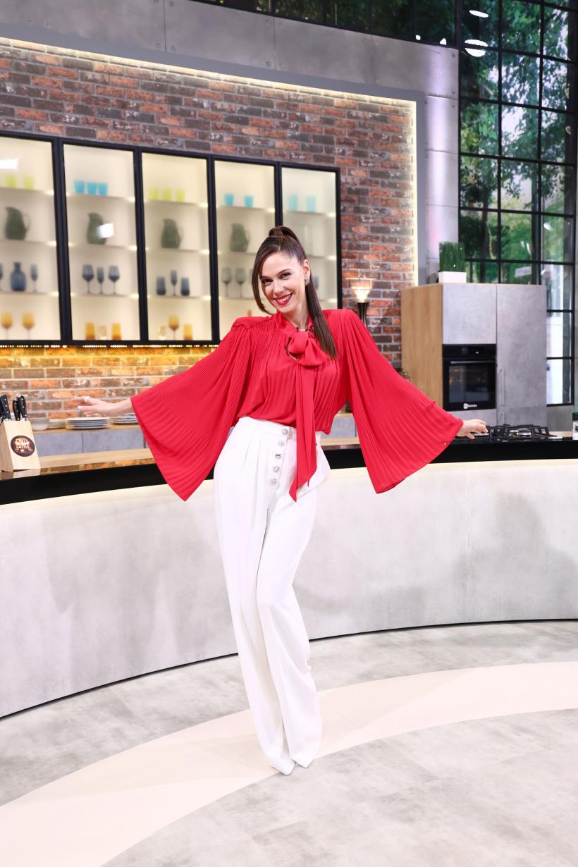 Chef Sautner oferă cuțitul de aur în ediția Chefi la cuțite de diseară, iar Florin Răducioiu vine la degustarea unei amulete puse în premieră la bătaie 18999143