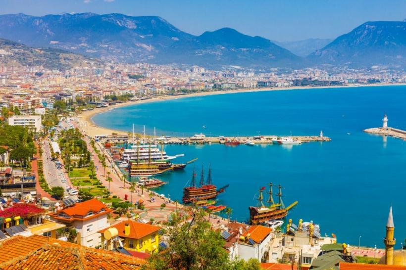 Cum arată o vacanță de 7 zile în Antalya cu charter – ghid pentru părinții ocupați 