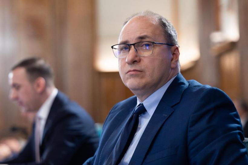 Premierul și ministrul Educației joacă rolurile „polițistul rău și polițistul bun” cu profesorii