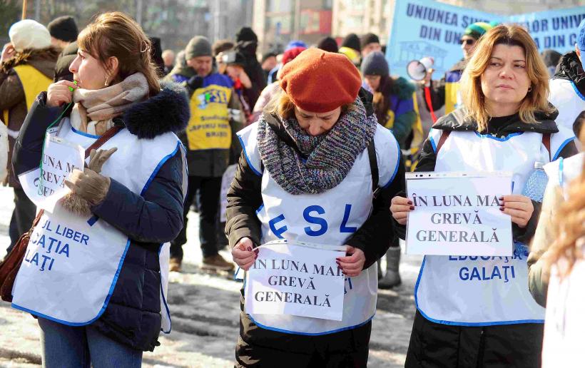 Premierul și ministrul Educației joacă rolurile „polițistul rău și polițistul bun” cu profesorii 18999224