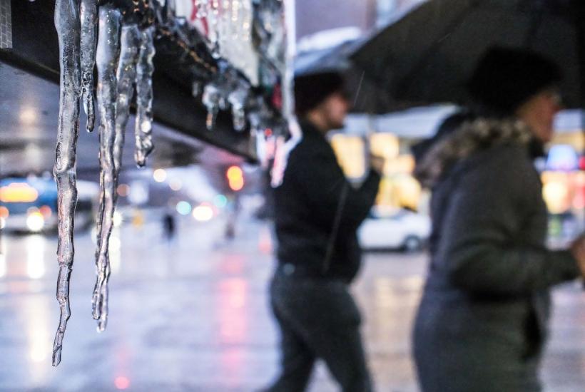 Vremea o ia razna în România: de la 16°C la frig, ploi și ninsoare în doar câteva zile