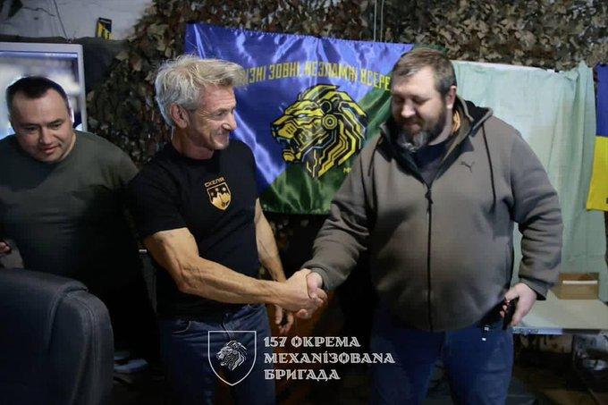 Actorul Sean Penn, pe front în Ucraina, în loc să-și ridice Oscarul 18999576