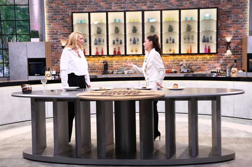 Chefi la cuțite, lider de audiență. Chef Richard a câștigat aseară prețioasa bombă. Diseară, jurații se contrazic aprig la degustarea amuletei: „E crud acest aluat!” 18999488