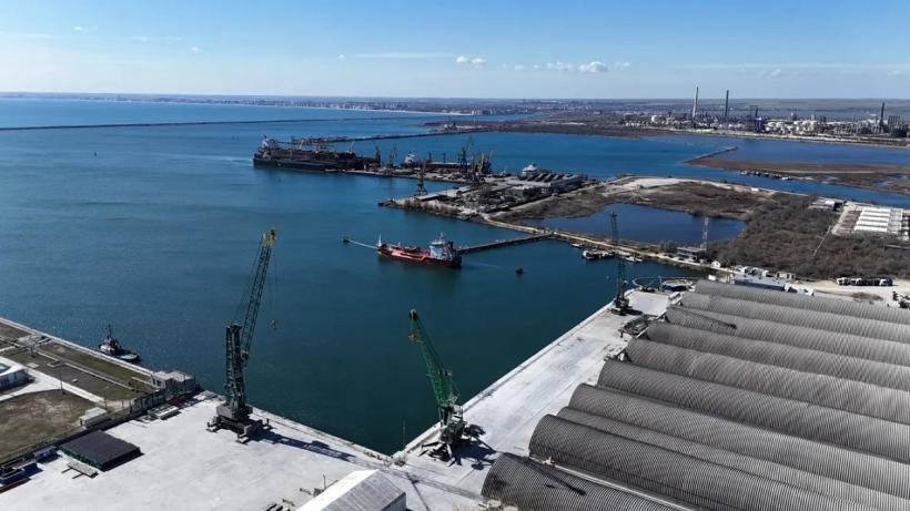 UPDATE Navă scufundată în Portul Midia. Cinci oameni ar fi murit