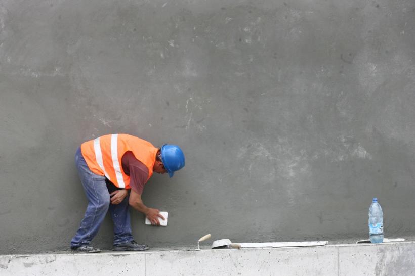 Adio găuri în pereți! Un student a inventat cimentul magnetic