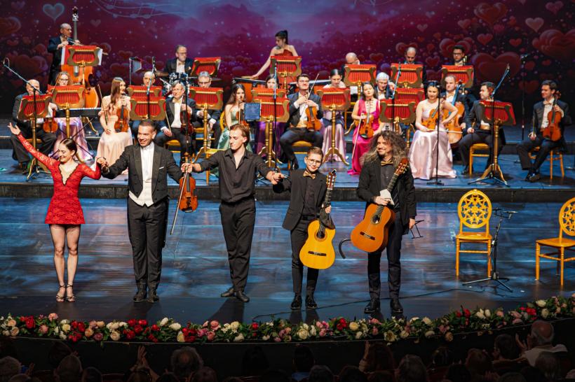 Un chitarist de 12 ani a cucerit publicul meloman din toată țara 18999528