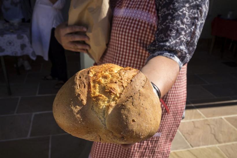 Lovitură pentru români: pâinea se scumpește din nou din cauza carburanților
