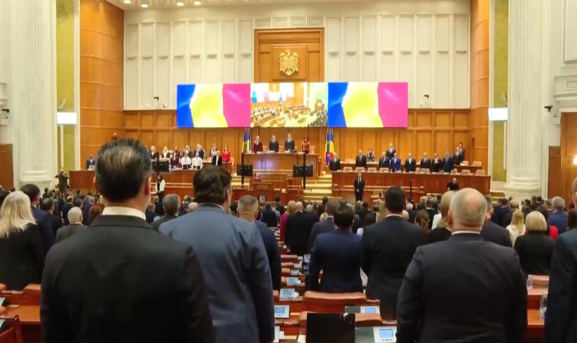 A început şedinţa plenului reunit. Luptă la baionetă pe buget, în Parlament. Bolojan: Adevărul este că banii pe care noi îi producem ca ţară nu ne ajung 