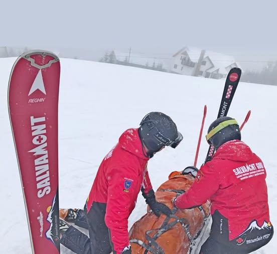 Pericol de alunecare pe munte: Gheața face traseele impracticabile fără echipament