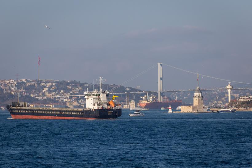 Trump deschide un nou front în Iran: lupte intense pentru controlul Strâmtorii Ormuz