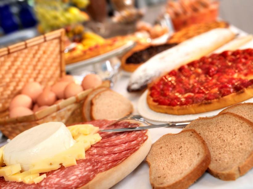 Cardiolog celebru: Micul dejun preferat e o „bombă de colesterol”! Evită aceste 3 alimente urgent