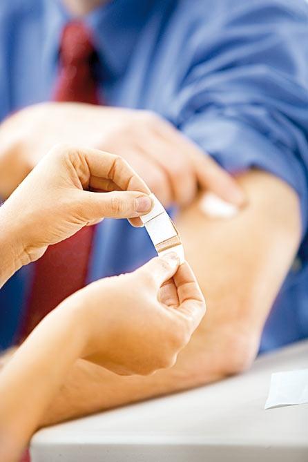 Descoperire medicală spectaculoasă: Un plasture cât o monedă colectează celule imune fără nicio înțepătură