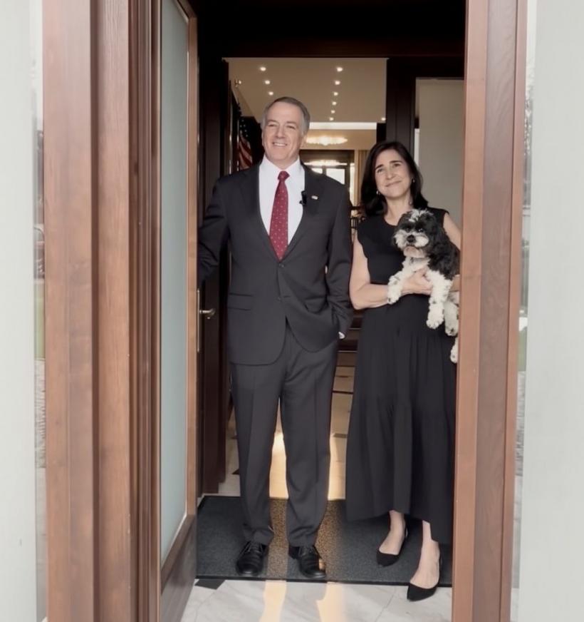 Noul ambasador SUA a cucerit internetul cu primul său mesaj video în limba română